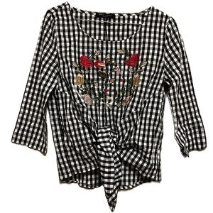 NWT ROMEO & JULIET COUTURE Black/White Floral Print in front, Size Small